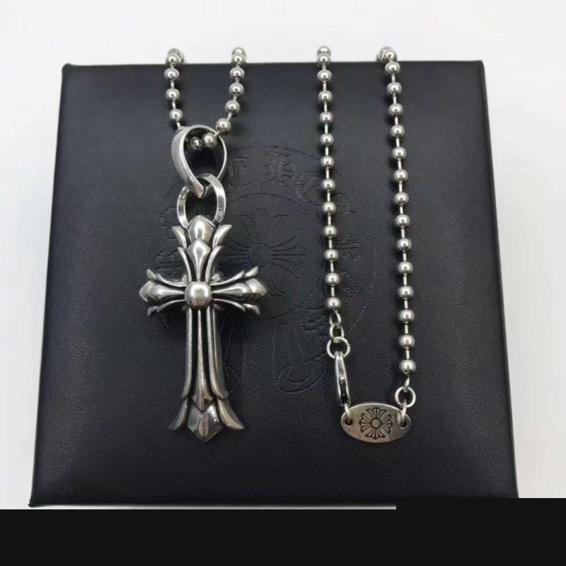 Ch**me He**ts necklaces